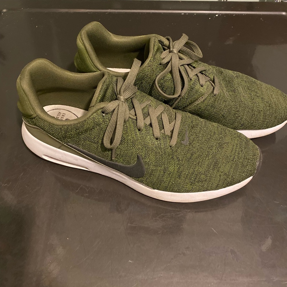 Nike Men's Green Athletic Shoes